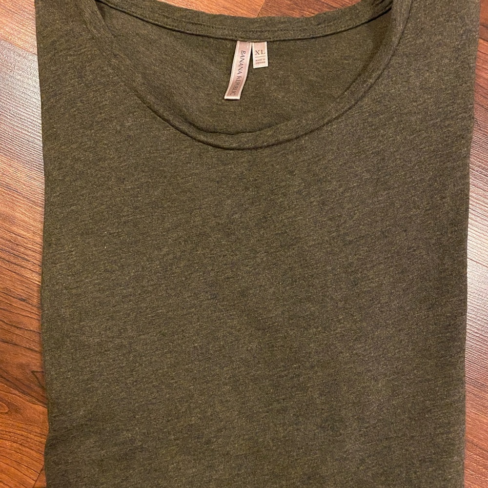 Banana Republic The Signature Tee